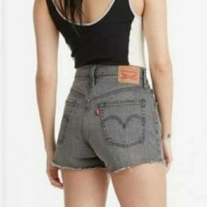 Womens Levis 569 cut off shorts